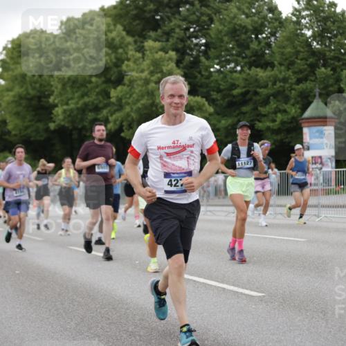 29.06.2025 - hella hamburg halbmarathon Jannik Wohlers http://msf.ph/oto/8151594 29.06.2025 10:51:45 Lombardsbrücke 1418, 1978, 3038, 4087, 4273, 4436, 4598, 4606, 4815, 5062, 5262, 6386, 6403, 6404, 6406, 6456, 6985, 7690, 7691, 8194, 8196, 8250, 8251, 8621, 9368, 9460, 9730, 10342, 10634, 10673, 10884, 11126, 11127, 11375, 11736, 11899, 11974, 12089, 12247, 12510, 12525, 12969, 13094, 13538, 14215, 14235, 14720, 16015, 16234, 16262, 16492, 16973, 17253, 17277, 17326, 17327, 18078, 18221, 18756, 18817 meine-sportfotos.de
