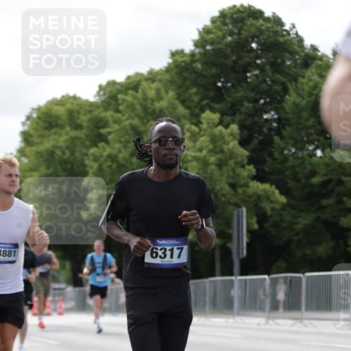 29.06.2025 - hella hamburg halbmarathon Jannik Wohlers http://msf.ph/oto/8151595 29.06.2025 10:14:46 Lombardsbrücke 1296, 1379, 1524, 1575, 1745, 2140, 2281, 3507, 3509, 3513, 3650, 3844, 4495, 4641, 5271, 5800, 5986, 6181, 6248, 6317, 7452, 7881, 8237, 8256, 8275, 8563, 8609, 9113, 9847, 9911, 9975, 10589, 10717, 11271, 11598, 11611, 11683, 12524, 12634, 13683, 13881, 14617, 14999, 15037, 15038, 16208, 16419, 17128, 17708, 17847, 18769, 18800, 18939 meine-sportfotos.de