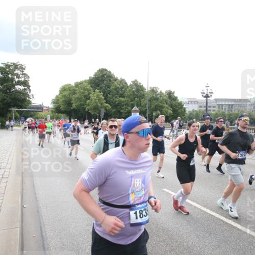 29.06.2025 - hella hamburg halbmarathon Jannik Wohlers http://msf.ph/oto/8151597 29.06.2025 10:35:55 Lombardsbrücke 1008, 1010, 1102, 1224, 1780, 1835, 3398, 3404, 3699, 3741, 4245, 4442, 4937, 5012, 5246, 5427, 5540, 5573, 5666, 5747, 5809, 5919, 6092, 6093, 6417, 6667, 6896, 7086, 7111, 7140, 7275, 7575, 7576, 7632, 8498, 8530, 8581, 9115, 9117, 9229, 9978, 10024, 10112, 10146, 10336, 10341, 10577, 10984, 11010, 11541, 11637, 12343, 12493, 12660, 12661, 13227, 13422, 13600, 13679, 14251, 14296, 15075, 15078, 15234, 15370, 15587, 15617, 15618, 15676, 15677, 15876 meine-sportfotos.de