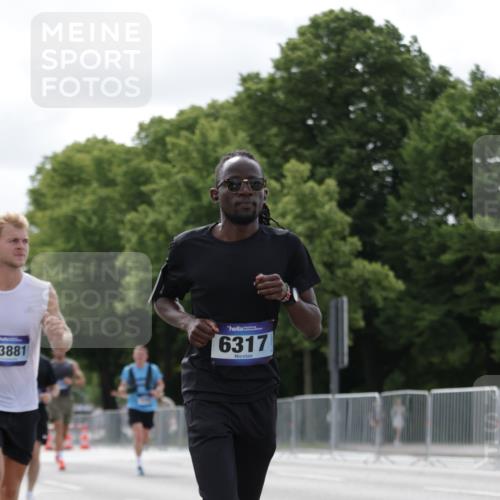 29.06.2025 - hella hamburg halbmarathon Jannik Wohlers http://msf.ph/oto/8151600 29.06.2025 10:14:46 Lombardsbrücke 1296, 1379, 1524, 1575, 1745, 2140, 2281, 3507, 3509, 3513, 3650, 3844, 4495, 4641, 5271, 5800, 5986, 6181, 6248, 6317, 7452, 7881, 8237, 8256, 8275, 8563, 8609, 9113, 9847, 9911, 9975, 10589, 10717, 11271, 11598, 11611, 11683, 12524, 12634, 13683, 13881, 14617, 14999, 15037, 15038, 16208, 16419, 17128, 17708, 17847, 18769, 18800, 18939 meine-sportfotos.de