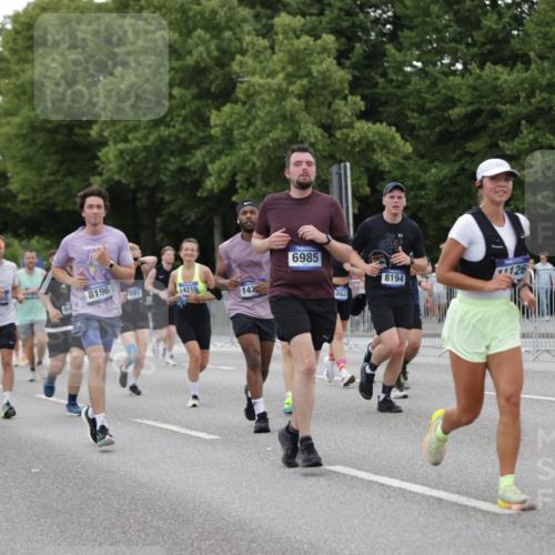 29.06.2025 - hella hamburg halbmarathon Jannik Wohlers http://msf.ph/oto/8151608 29.06.2025 10:51:46 Lombardsbrücke 1418, 1978, 3038, 4087, 4273, 4436, 4598, 4606, 4815, 5062, 5262, 6386, 6403, 6404, 6406, 6456, 6985, 7690, 7691, 8194, 8196, 8250, 8251, 8621, 9368, 9460, 9730, 10296, 10342, 10634, 10673, 10884, 11126, 11127, 11375, 11736, 11899, 11974, 12089, 12247, 12510, 12525, 12558, 12969, 13094, 13538, 14215, 14235, 14720, 16234, 16262, 16492, 16752, 16973, 17253, 17277, 17326, 17327, 18078, 18221, 18668, 18756, 18817 meine-sportfotos.de
