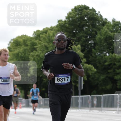 29.06.2025 - hella hamburg halbmarathon Jannik Wohlers http://msf.ph/oto/8151612 29.06.2025 10:14:46 Lombardsbrücke 1296, 1379, 1524, 1575, 1745, 2140, 2281, 3507, 3509, 3513, 3650, 3844, 4495, 4641, 5271, 5800, 5986, 6181, 6248, 6317, 7452, 7881, 8237, 8256, 8275, 8563, 8609, 9113, 9847, 9911, 9975, 10589, 10717, 11271, 11598, 11611, 11683, 12524, 12634, 13683, 13881, 14617, 14999, 15037, 15038, 16208, 16419, 17128, 17708, 17847, 18769, 18800, 18939 meine-sportfotos.de