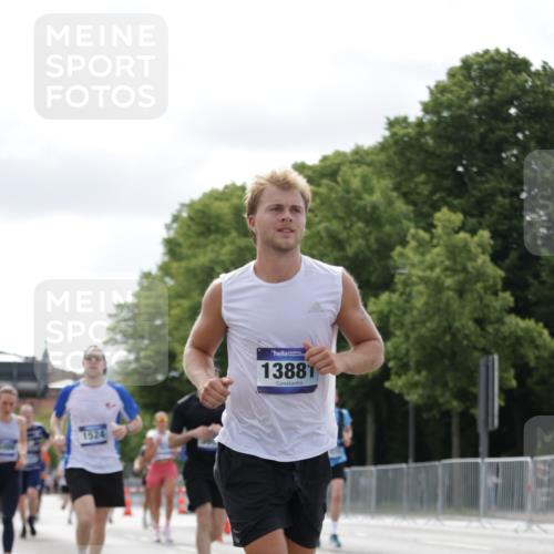 29.06.2025 - hella hamburg halbmarathon Jannik Wohlers http://msf.ph/oto/8151635 29.06.2025 10:14:47 Lombardsbrücke 1296, 1379, 1524, 1575, 1745, 2140, 2281, 3507, 3509, 3513, 3650, 3844, 4495, 4641, 5271, 5800, 5986, 6181, 6248, 6317, 7452, 7881, 8237, 8256, 8275, 8609, 9113, 9847, 9911, 9975, 9997, 10589, 11271, 11598, 11611, 11683, 12524, 12634, 13683, 13881, 14617, 15037, 15038, 16208, 16419, 17128, 17847, 18769, 18800, 18939 meine-sportfotos.de