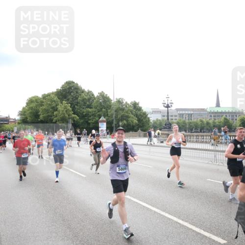 29.06.2025 - hella hamburg halbmarathon Jannik Wohlers http://msf.ph/oto/8151648 29.06.2025 10:35:57 Lombardsbrücke 1102, 1224, 1835, 3398, 3404, 3699, 3741, 4245, 4442, 4937, 5012, 5246, 5427, 5540, 5573, 5747, 5809, 5919, 6092, 6093, 6190, 6417, 6667, 6896, 7111, 7140, 7575, 7576, 7632, 8498, 8530, 8581, 8945, 9115, 9117, 9229, 9918, 9978, 10024, 10112, 10146, 10336, 10341, 10577, 10984, 11010, 11541, 11637, 12343, 12493, 12660, 12661, 13227, 13422, 13445, 13600, 13679, 14296, 15075, 15234, 15370, 15568, 15587, 15617, 15618, 15676, 15677, 15707, 16239, 18226 meine-sportfotos.de