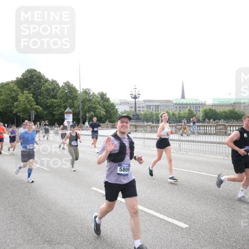 29.06.2025 - hella hamburg halbmarathon Jannik Wohlers http://msf.ph/oto/8151673 29.06.2025 10:35:57 Lombardsbrücke 1102, 1224, 1835, 3398, 3404, 3699, 3741, 4245, 4442, 4937, 5012, 5246, 5427, 5540, 5573, 5747, 5809, 5919, 6092, 6093, 6190, 6417, 6667, 6896, 7111, 7140, 7575, 7576, 7632, 8498, 8530, 8581, 8945, 9115, 9117, 9229, 9918, 9978, 10024, 10112, 10146, 10336, 10341, 10577, 10984, 11010, 11541, 11637, 12343, 12493, 12660, 12661, 13227, 13422, 13445, 13600, 13679, 14296, 15075, 15234, 15370, 15568, 15587, 15617, 15618, 15676, 15677, 15707, 16239, 18226 meine-sportfotos.de