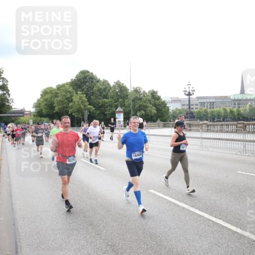 29.06.2025 - hella hamburg halbmarathon Jannik Wohlers http://msf.ph/oto/8151696 29.06.2025 10:35:58 Lombardsbrücke 1102, 1224, 1835, 2124, 3398, 3404, 3428, 3699, 3741, 4245, 4442, 4937, 5012, 5246, 5427, 5540, 5573, 5747, 5809, 5919, 6092, 6093, 6190, 6417, 6667, 7111, 7140, 7575, 7576, 7632, 8498, 8530, 8581, 8945, 9115, 9117, 9229, 9918, 9978, 10024, 10112, 10146, 10336, 10341, 10577, 10984, 11010, 11541, 11637, 12343, 12493, 12660, 12661, 13227, 13422, 13445, 13679, 14296, 15234, 15370, 15568, 15587, 15617, 15618, 15676, 15677, 15707, 16239, 18226 meine-sportfotos.de