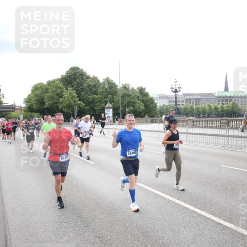 29.06.2025 - hella hamburg halbmarathon Jannik Wohlers http://msf.ph/oto/8151701 29.06.2025 10:35:58 Lombardsbrücke 1102, 1224, 1835, 2124, 3398, 3404, 3428, 3699, 3741, 4245, 4442, 4937, 5012, 5246, 5427, 5540, 5573, 5747, 5809, 5919, 6092, 6093, 6190, 6417, 6667, 7111, 7140, 7575, 7576, 7632, 8498, 8530, 8581, 8945, 9115, 9117, 9229, 9918, 9978, 10024, 10112, 10146, 10336, 10341, 10577, 10984, 11010, 11541, 11637, 12343, 12493, 12660, 12661, 13227, 13422, 13445, 13679, 14296, 15234, 15370, 15568, 15587, 15617, 15618, 15676, 15677, 15707, 16239, 18226 meine-sportfotos.de