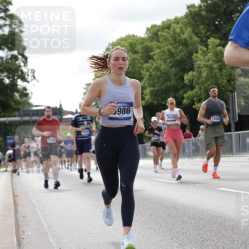 29.06.2025 - hella hamburg halbmarathon Jannik Wohlers http://msf.ph/oto/8151706 29.06.2025 10:14:50 Lombardsbrücke 1296, 1524, 1745, 2281, 3513, 3650, 4495, 5271, 5986, 6317, 7452, 7809, 7810, 7881, 8237, 8256, 8609, 9847, 9975, 9997, 11271, 11598, 11683, 12524, 12634, 13453, 13500, 13881, 14617, 15150, 15740, 16419, 17128, 18769, 18800, 18939, 19027 meine-sportfotos.de