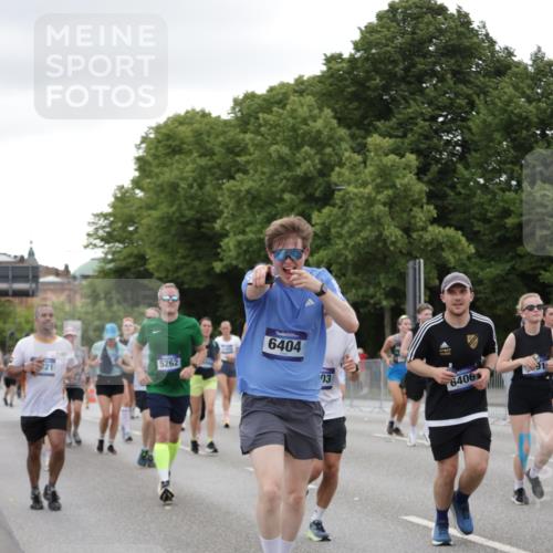 29.06.2025 - hella hamburg halbmarathon Jannik Wohlers http://msf.ph/oto/8151710 29.06.2025 10:51:49 Lombardsbrücke 1978, 3038, 3645, 4087, 4273, 4436, 4815, 5062, 5262, 6386, 6403, 6404, 6406, 6456, 6985, 7690, 7691, 8194, 8196, 8250, 8251, 9368, 9460, 9730, 10296, 10342, 10634, 10673, 10884, 11084, 11126, 11127, 11375, 11736, 11899, 11974, 12089, 12247, 12510, 12525, 12546, 12558, 12969, 13094, 13538, 14215, 14235, 16234, 16262, 16492, 16752, 16973, 17253, 17277, 17326, 17327, 18078, 18115, 18221, 18633, 18668, 18756, 18817 meine-sportfotos.de