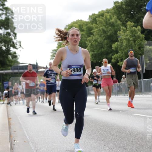 29.06.2025 - hella hamburg halbmarathon Jannik Wohlers http://msf.ph/oto/8151711 29.06.2025 10:14:50 Lombardsbrücke 1296, 1524, 1745, 2281, 3513, 3650, 4495, 5271, 5986, 6317, 7452, 7809, 7810, 7881, 8237, 8256, 8609, 9847, 9975, 9997, 11271, 11598, 11683, 12524, 12634, 13453, 13500, 13881, 14617, 15150, 15740, 16419, 17128, 18769, 18800, 18939, 19027 meine-sportfotos.de