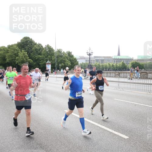 29.06.2025 - hella hamburg halbmarathon Jannik Wohlers http://msf.ph/oto/8151720 29.06.2025 10:35:59 Lombardsbrücke 1102, 1224, 1835, 2124, 3398, 3404, 3428, 3741, 4245, 4442, 4937, 5012, 5246, 5427, 5540, 5573, 5747, 5809, 5919, 6092, 6093, 6190, 6417, 6667, 7111, 7140, 7575, 7576, 7632, 8498, 8530, 8581, 8945, 9115, 9117, 9229, 9918, 9978, 10024, 10112, 10146, 10336, 10341, 10577, 10984, 11541, 11637, 12343, 12493, 13227, 13422, 13445, 13679, 14296, 15234, 15370, 15568, 15676, 15677, 15707, 16239, 18226, 18918 meine-sportfotos.de
