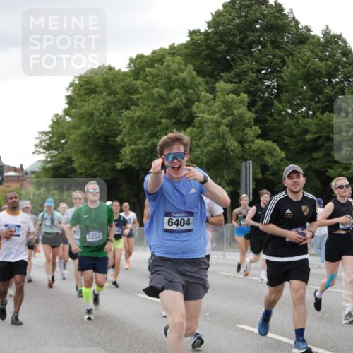 29.06.2025 - hella hamburg halbmarathon Jannik Wohlers http://msf.ph/oto/8151730 29.06.2025 10:51:50 Lombardsbrücke 1978, 3038, 3645, 4087, 4273, 4436, 4815, 5262, 6386, 6403, 6404, 6406, 6456, 6985, 7690, 7691, 7735, 8194, 8196, 8250, 8251, 9368, 9730, 9731, 10296, 10342, 10634, 10884, 11084, 11126, 11127, 11375, 11736, 11899, 11974, 12089, 12247, 12510, 12525, 12546, 12558, 12969, 13094, 13538, 14215, 14235, 16234, 16262, 16492, 16752, 16973, 17253, 17277, 17326, 17327, 18078, 18115, 18221, 18633, 18668, 18756, 18817 meine-sportfotos.de