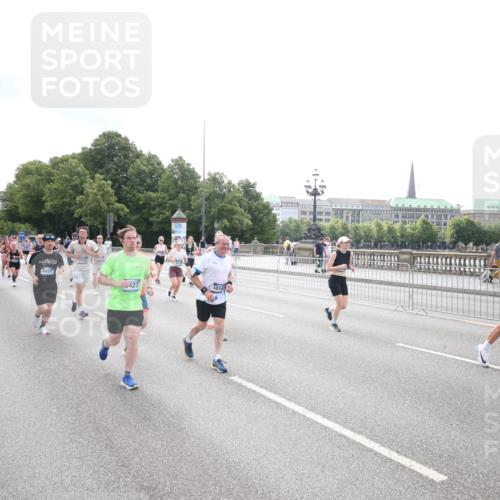 29.06.2025 - hella hamburg halbmarathon Jannik Wohlers http://msf.ph/oto/8151732 29.06.2025 10:36:00 Lombardsbrücke 1102, 1224, 1835, 2124, 3398, 3404, 3428, 3741, 4245, 4442, 4937, 5012, 5246, 5427, 5540, 5573, 5747, 5809, 5919, 6092, 6093, 6190, 6417, 6667, 7140, 7575, 7576, 7632, 8498, 8530, 8945, 9115, 9117, 9229, 9918, 9978, 10024, 10112, 10146, 10336, 10341, 10984, 11541, 11637, 12343, 12493, 13227, 13422, 13445, 14296, 15234, 15568, 15676, 15677, 15707, 16239, 18226, 18644, 18646, 18918 meine-sportfotos.de