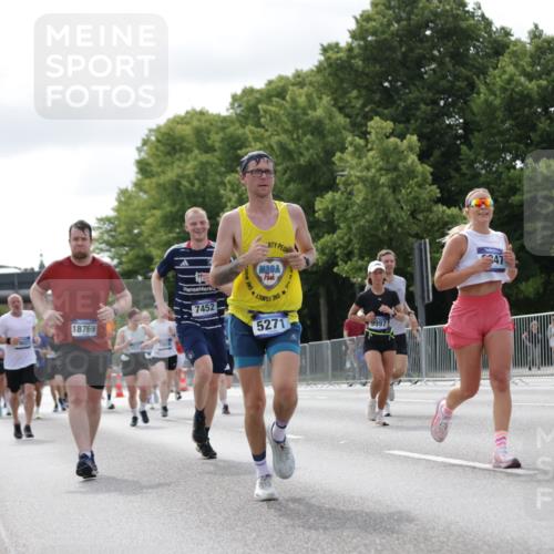 29.06.2025 - hella hamburg halbmarathon Jannik Wohlers http://msf.ph/oto/8151733 29.06.2025 10:14:52 Lombardsbrücke 1296, 1524, 1745, 2281, 2720, 3513, 3650, 4495, 5271, 5986, 6317, 7452, 7809, 7810, 7881, 8237, 8256, 8609, 9307, 9423, 9847, 9975, 9997, 10858, 11598, 11683, 12524, 13453, 13500, 13881, 14617, 15150, 15740, 16040, 17128, 17949, 18252, 18769, 18800, 18939, 19027 meine-sportfotos.de