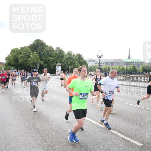 29.06.2025 - hella hamburg halbmarathon Jannik Wohlers http://msf.ph/oto/8151756 29.06.2025 10:36:01 Lombardsbrücke 1102, 1224, 1835, 2124, 3398, 3404, 3428, 3741, 4245, 4442, 4937, 5012, 5246, 5427, 5540, 5573, 5747, 5809, 5919, 6093, 6190, 6417, 6667, 7140, 7575, 7576, 7632, 8498, 8530, 8945, 9115, 9117, 9229, 9918, 9978, 10024, 10112, 10146, 10336, 10341, 10984, 11541, 11637, 12343, 12493, 13227, 13422, 13445, 14296, 15234, 15568, 15707, 16239, 17807, 18226, 18644, 18646, 18918, 18929 meine-sportfotos.de
