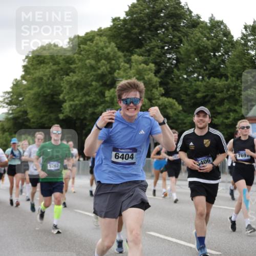 29.06.2025 - hella hamburg halbmarathon Jannik Wohlers http://msf.ph/oto/8151760 29.06.2025 10:51:50 Lombardsbrücke 1978, 3038, 3645, 4087, 4273, 4436, 4815, 5262, 6386, 6403, 6404, 6406, 6456, 6985, 7690, 7691, 7735, 8194, 8196, 8250, 8251, 9368, 9730, 9731, 10296, 10342, 10634, 10884, 11084, 11126, 11127, 11375, 11736, 11899, 11974, 12089, 12247, 12510, 12525, 12546, 12558, 12969, 13094, 13538, 14215, 14235, 16234, 16262, 16492, 16752, 16973, 17253, 17277, 17326, 17327, 18078, 18115, 18221, 18633, 18668, 18756, 18817 meine-sportfotos.de
