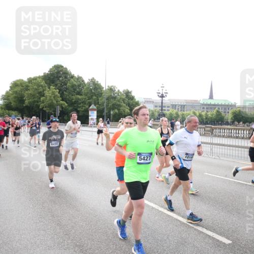 29.06.2025 - hella hamburg halbmarathon Jannik Wohlers http://msf.ph/oto/8151762 29.06.2025 10:36:01 Lombardsbrücke 1102, 1224, 1835, 2124, 3398, 3404, 3428, 3741, 4245, 4442, 4937, 5012, 5246, 5427, 5540, 5573, 5747, 5809, 5919, 6093, 6190, 6417, 6667, 7140, 7575, 7576, 7632, 8498, 8530, 8945, 9115, 9117, 9229, 9918, 9978, 10024, 10112, 10146, 10336, 10341, 10984, 11541, 11637, 12343, 12493, 13227, 13422, 13445, 14296, 15234, 15568, 15707, 16239, 17807, 18226, 18644, 18646, 18918, 18929 meine-sportfotos.de