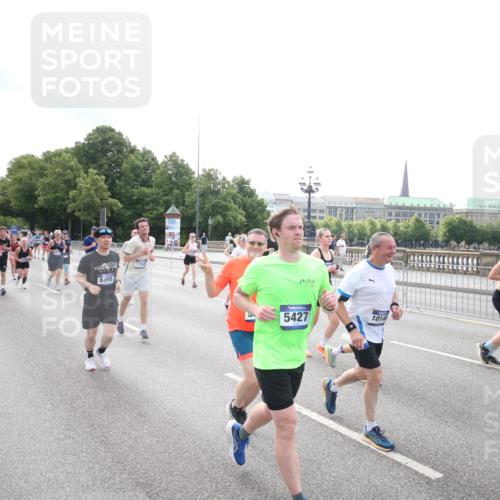 29.06.2025 - hella hamburg halbmarathon Jannik Wohlers http://msf.ph/oto/8151768 29.06.2025 10:36:01 Lombardsbrücke 1102, 1224, 1835, 2124, 3398, 3404, 3428, 3741, 4245, 4442, 4937, 5012, 5246, 5427, 5540, 5573, 5747, 5809, 5919, 6093, 6190, 6417, 6667, 7140, 7575, 7576, 7632, 8498, 8530, 8945, 9115, 9117, 9229, 9918, 9978, 10024, 10112, 10146, 10336, 10341, 10984, 11541, 11637, 12343, 12493, 13227, 13422, 13445, 14296, 15234, 15568, 15707, 16239, 17807, 18226, 18644, 18646, 18918, 18929 meine-sportfotos.de