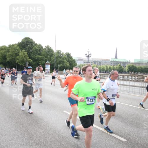 29.06.2025 - hella hamburg halbmarathon Jannik Wohlers http://msf.ph/oto/8151774 29.06.2025 10:36:01 Lombardsbrücke 1102, 1224, 1835, 2124, 3398, 3404, 3428, 3741, 4245, 4442, 4937, 5012, 5246, 5427, 5540, 5573, 5747, 5809, 5919, 6093, 6190, 6417, 6667, 7140, 7575, 7576, 7632, 8498, 8530, 8945, 9115, 9117, 9229, 9918, 9978, 10024, 10112, 10146, 10336, 10341, 10984, 11541, 11637, 12343, 12493, 13227, 13422, 13445, 14296, 15234, 15568, 15707, 16239, 17807, 18226, 18644, 18646, 18918, 18929 meine-sportfotos.de