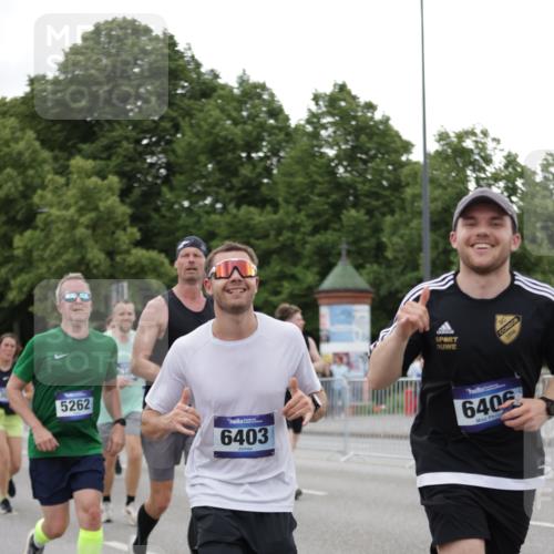 29.06.2025 - hella hamburg halbmarathon Jannik Wohlers http://msf.ph/oto/8151777 29.06.2025 10:51:51 Lombardsbrücke 1978, 3645, 4087, 4273, 4436, 4815, 5262, 6386, 6403, 6404, 6406, 6456, 6671, 6985, 7690, 7691, 7735, 8194, 8196, 8250, 8251, 9368, 9731, 10296, 10342, 10634, 10884, 11084, 11126, 11127, 11375, 11736, 11899, 11974, 12089, 12247, 12510, 12525, 12546, 12558, 12969, 13094, 13538, 14215, 14235, 14893, 16234, 16262, 16492, 16752, 16973, 17326, 17327, 18078, 18115, 18221, 18633, 18668, 18756, 18817 meine-sportfotos.de