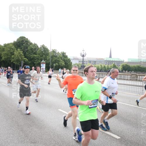 29.06.2025 - hella hamburg halbmarathon Jannik Wohlers http://msf.ph/oto/8151779 29.06.2025 10:36:01 Lombardsbrücke 1102, 1224, 1835, 2124, 3398, 3404, 3428, 3741, 4245, 4442, 4937, 5012, 5246, 5427, 5540, 5573, 5747, 5809, 5919, 6093, 6190, 6417, 6667, 7140, 7575, 7576, 7632, 8498, 8530, 8945, 9115, 9117, 9229, 9918, 9978, 10024, 10112, 10146, 10336, 10341, 10984, 11541, 11637, 12343, 12493, 13227, 13422, 13445, 14296, 15234, 15568, 15707, 16239, 17807, 18226, 18644, 18646, 18918, 18929 meine-sportfotos.de