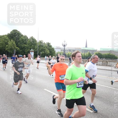 29.06.2025 - hella hamburg halbmarathon Jannik Wohlers http://msf.ph/oto/8151784 29.06.2025 10:36:01 Lombardsbrücke 1102, 1224, 1835, 2124, 3398, 3404, 3428, 3741, 4245, 4442, 4937, 5012, 5246, 5427, 5540, 5573, 5747, 5809, 5919, 6093, 6190, 6417, 6667, 7140, 7575, 7576, 7632, 8498, 8530, 8945, 9115, 9117, 9229, 9918, 9978, 10024, 10112, 10146, 10336, 10341, 10984, 11541, 11637, 12343, 12493, 13227, 13422, 13445, 14296, 15234, 15568, 15707, 16239, 17807, 18226, 18644, 18646, 18918, 18929 meine-sportfotos.de