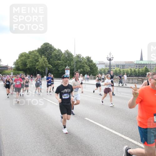 29.06.2025 - hella hamburg halbmarathon Jannik Wohlers http://msf.ph/oto/8151787 29.06.2025 10:36:02 Lombardsbrücke 1102, 1224, 1835, 2124, 3398, 3404, 3428, 3741, 4442, 4937, 5012, 5246, 5427, 5540, 5573, 5747, 5809, 5919, 6190, 6667, 7575, 7576, 7632, 8498, 8530, 8945, 9115, 9117, 9229, 9918, 9978, 10024, 10112, 10146, 10336, 10341, 10984, 11541, 11637, 12343, 12493, 13227, 13445, 14296, 15234, 15568, 15707, 16239, 17807, 18226, 18644, 18646, 18918, 18929 meine-sportfotos.de