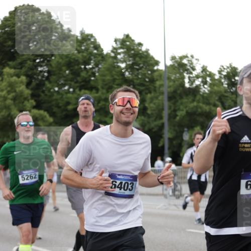 29.06.2025 - hella hamburg halbmarathon Jannik Wohlers http://msf.ph/oto/8151805 29.06.2025 10:51:52 Lombardsbrücke 1978, 3645, 4087, 4273, 4436, 4815, 5262, 6386, 6403, 6404, 6406, 6456, 6671, 6985, 7690, 7691, 7735, 7812, 8194, 8196, 8250, 8251, 9368, 9731, 10296, 10342, 10634, 10884, 11084, 11126, 11127, 11736, 11899, 11974, 12089, 12247, 12525, 12546, 12558, 13094, 13207, 13208, 13538, 14215, 14235, 14893, 16234, 16262, 16492, 16752, 16973, 17326, 17327, 18115, 18221, 18633, 18668, 18756, 18817 meine-sportfotos.de
