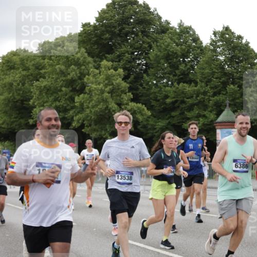 29.06.2025 - hella hamburg halbmarathon Jannik Wohlers http://msf.ph/oto/8151811 29.06.2025 10:51:53 Lombardsbrücke 3645, 4087, 4273, 4436, 4815, 5262, 6386, 6403, 6404, 6406, 6456, 6671, 6985, 7690, 7691, 7735, 7812, 8194, 8196, 9368, 9731, 10296, 10342, 10634, 10884, 11084, 11126, 11127, 11297, 11736, 11899, 11974, 12089, 12247, 12525, 12546, 12558, 13094, 13207, 13208, 13538, 14215, 14235, 14893, 16234, 16262, 16492, 16752, 16973, 17326, 17327, 18115, 18221, 18633, 18668, 18756, 18817 meine-sportfotos.de