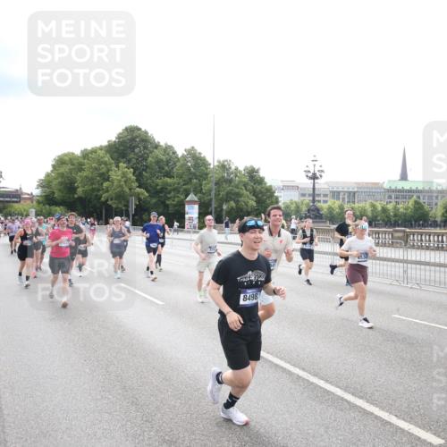 29.06.2025 - hella hamburg halbmarathon Jannik Wohlers http://msf.ph/oto/8151814 29.06.2025 10:36:02 Lombardsbrücke 1102, 1224, 1835, 2124, 3398, 3404, 3428, 3741, 4442, 4937, 5012, 5246, 5427, 5540, 5573, 5747, 5809, 5919, 6190, 6667, 7575, 7576, 7632, 8498, 8530, 8945, 9115, 9117, 9229, 9918, 9978, 10024, 10112, 10146, 10336, 10341, 10984, 11541, 11637, 12343, 12493, 13227, 13445, 14296, 15234, 15568, 15707, 16239, 17807, 18226, 18644, 18646, 18918, 18929 meine-sportfotos.de
