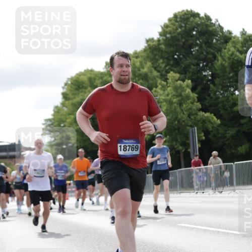 29.06.2025 - hella hamburg halbmarathon Jannik Wohlers http://msf.ph/oto/8151815 29.06.2025 10:14:54 Lombardsbrücke 1296, 1524, 1745, 2281, 2720, 3513, 3650, 4495, 5271, 5986, 6317, 7452, 7809, 7810, 7881, 8237, 8256, 9307, 9423, 9847, 9975, 9997, 10858, 12457, 12521, 12524, 13197, 13453, 13500, 13881, 15150, 15740, 16040, 17128, 17949, 18203, 18252, 18769, 18800, 18939, 19027 meine-sportfotos.de