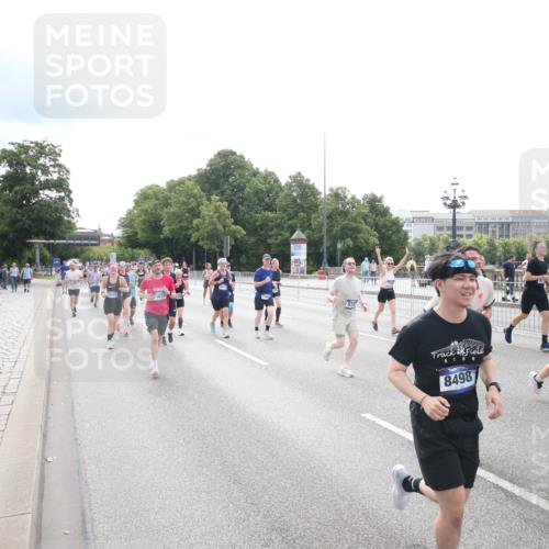 29.06.2025 - hella hamburg halbmarathon Jannik Wohlers http://msf.ph/oto/8151819 29.06.2025 10:36:02 Lombardsbrücke 1102, 1224, 1835, 2124, 3398, 3404, 3428, 3741, 4442, 4937, 5012, 5246, 5427, 5540, 5573, 5747, 5809, 5919, 6190, 6667, 7575, 7576, 7632, 8498, 8530, 8945, 9115, 9117, 9229, 9918, 9978, 10024, 10112, 10146, 10336, 10341, 10984, 11541, 11637, 12343, 12493, 13227, 13445, 14296, 15234, 15568, 15707, 16239, 17807, 18226, 18644, 18646, 18918, 18929 meine-sportfotos.de