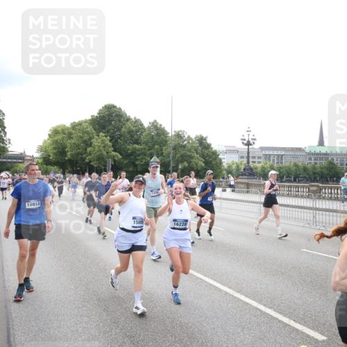 29.06.2025 - hella hamburg halbmarathon Jannik Wohlers http://msf.ph/oto/8151823 29.06.2025 10:36:18 Lombardsbrücke 1118, 1948, 2124, 2552, 2588, 3428, 3873, 4084, 4618, 4762, 4996, 5789, 6156, 6190, 7773, 8499, 8936, 8937, 8945, 9295, 9500, 9694, 9701, 10123, 10487, 11672, 11912, 12605, 12770, 12775, 13092, 13106, 13265, 13266, 13445, 13657, 13704, 13902, 13903, 14695, 15077, 15588, 15805, 15972, 15992, 16228, 16239, 16977, 17018, 17115, 17156, 17349, 17807, 18152, 18174, 18226, 18482, 18488, 18644, 18646, 18918, 18929 meine-sportfotos.de