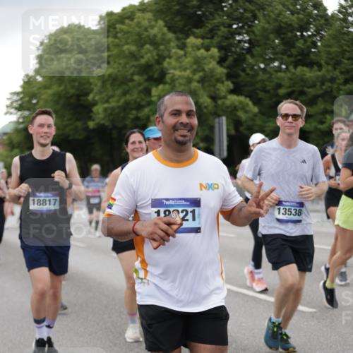 29.06.2025 - hella hamburg halbmarathon Jannik Wohlers http://msf.ph/oto/8151825 29.06.2025 10:51:54 Lombardsbrücke 3645, 4087, 4273, 4436, 4815, 5262, 6386, 6403, 6404, 6406, 6671, 6985, 7690, 7691, 7735, 7812, 8194, 8196, 9368, 9731, 10296, 10342, 10634, 10884, 11084, 11126, 11127, 11297, 11736, 11899, 11974, 12089, 12247, 12525, 12546, 12558, 13094, 13207, 13208, 13538, 14215, 14235, 14893, 16262, 16492, 16752, 16973, 17326, 17327, 18115, 18221, 18633, 18668, 18756, 18817 meine-sportfotos.de