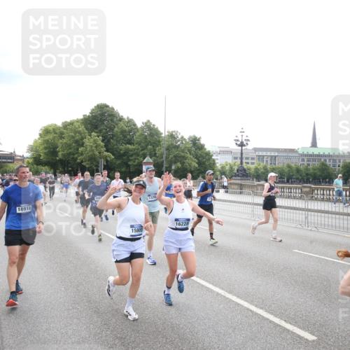 29.06.2025 - hella hamburg halbmarathon Jannik Wohlers http://msf.ph/oto/8151828 29.06.2025 10:36:18 Lombardsbrücke 1118, 1948, 2124, 2552, 2588, 3428, 3873, 4084, 4618, 4762, 4996, 5789, 6156, 6190, 7773, 8499, 8936, 8937, 8945, 9295, 9500, 9694, 9701, 10123, 10487, 11672, 11912, 12605, 12770, 12775, 13092, 13106, 13265, 13266, 13445, 13657, 13704, 13902, 13903, 14695, 15077, 15588, 15805, 15972, 15992, 16228, 16239, 16977, 17018, 17115, 17156, 17349, 17807, 18152, 18174, 18226, 18482, 18488, 18644, 18646, 18918, 18929 meine-sportfotos.de