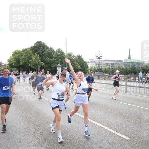 29.06.2025 - hella hamburg halbmarathon Jannik Wohlers http://msf.ph/oto/8151835 29.06.2025 10:36:18 Lombardsbrücke 1118, 1948, 2124, 2552, 2588, 3428, 3873, 4084, 4618, 4762, 4996, 5789, 6156, 6190, 7773, 8499, 8936, 8937, 8945, 9295, 9500, 9694, 9701, 10123, 10487, 11672, 11912, 12605, 12770, 12775, 13092, 13106, 13265, 13266, 13445, 13657, 13704, 13902, 13903, 14695, 15077, 15588, 15805, 15972, 15992, 16228, 16239, 16977, 17018, 17115, 17156, 17349, 17807, 18152, 18174, 18226, 18482, 18488, 18644, 18646, 18918, 18929 meine-sportfotos.de
