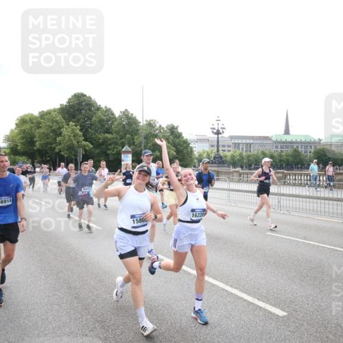 29.06.2025 - hella hamburg halbmarathon Jannik Wohlers http://msf.ph/oto/8151843 29.06.2025 10:36:19 Lombardsbrücke 1118, 1948, 2124, 2552, 2588, 3428, 3873, 3895, 4084, 4618, 4762, 4996, 5789, 6156, 7773, 8499, 8936, 8937, 9295, 9500, 9694, 9701, 10123, 10487, 11672, 11831, 11912, 12302, 12605, 12770, 12775, 13092, 13106, 13265, 13266, 13657, 13704, 13902, 13903, 14695, 15077, 15588, 15805, 15972, 15992, 16228, 16977, 17018, 17115, 17156, 17349, 17807, 18152, 18174, 18482, 18488, 18644, 18646, 18918, 18929 meine-sportfotos.de