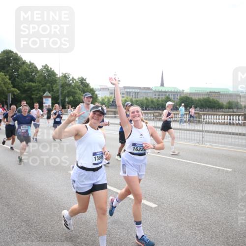 29.06.2025 - hella hamburg halbmarathon Jannik Wohlers http://msf.ph/oto/8151862 29.06.2025 10:36:19 Lombardsbrücke 1118, 1948, 2124, 2552, 2588, 3428, 3873, 3895, 4084, 4618, 4762, 4996, 5789, 6156, 7773, 8499, 8936, 8937, 9295, 9500, 9694, 9701, 10123, 10487, 11672, 11831, 11912, 12302, 12605, 12770, 12775, 13092, 13106, 13265, 13266, 13657, 13704, 13902, 13903, 14695, 15077, 15588, 15805, 15972, 15992, 16228, 16977, 17018, 17115, 17156, 17349, 17807, 18152, 18174, 18482, 18488, 18644, 18646, 18918, 18929 meine-sportfotos.de
