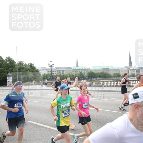 29.06.2025 - hella hamburg halbmarathon Jannik Wohlers http://msf.ph/oto/8151874 29.06.2025 10:36:30 Lombardsbrücke 1118, 1253, 1339, 1488, 1490, 1948, 1952, 1954, 2552, 2588, 3165, 3873, 3895, 4084, 4618, 4762, 4996, 5224, 5538, 5640, 5786, 5789, 6156, 6359, 7202, 7773, 8007, 8315, 8499, 8758, 8936, 8937, 9295, 9500, 9694, 9701, 10123, 10487, 10862, 11672, 11831, 11843, 11912, 12087, 12184, 12218, 12302, 12532, 12605, 12770, 12775, 13106, 13165, 13657, 13704, 13902, 14695, 15106, 15353, 15588, 15907, 15972, 15992, 16304, 16309, 16885, 17018, 17115, 17349, 17504, 17591, 18482 meine-sportfotos.de