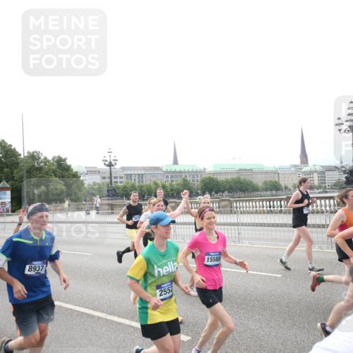 29.06.2025 - hella hamburg halbmarathon Jannik Wohlers http://msf.ph/oto/8151883 29.06.2025 10:36:30 Lombardsbrücke 1118, 1253, 1339, 1488, 1490, 1948, 1952, 1954, 2552, 2588, 3165, 3873, 3895, 4084, 4618, 4762, 4996, 5224, 5538, 5640, 5786, 5789, 6156, 6359, 7202, 7773, 8007, 8315, 8499, 8758, 8936, 8937, 9295, 9500, 9694, 9701, 10123, 10487, 10862, 11672, 11831, 11843, 11912, 12087, 12184, 12218, 12302, 12532, 12605, 12770, 12775, 13106, 13165, 13657, 13704, 13902, 14695, 15106, 15353, 15588, 15907, 15972, 15992, 16304, 16309, 16885, 17018, 17115, 17349, 17504, 17591, 18482 meine-sportfotos.de