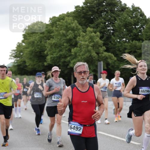 29.06.2025 - hella hamburg halbmarathon Jannik Wohlers http://msf.ph/oto/8151888 29.06.2025 10:51:56 Lombardsbrücke 2528, 3645, 4273, 4436, 4815, 5262, 6386, 6403, 6404, 6406, 6671, 6985, 7690, 7691, 7735, 7812, 8194, 8196, 9103, 9368, 9731, 10080, 10296, 10342, 10634, 10884, 11084, 11126, 11127, 11297, 11736, 11899, 11974, 12089, 12247, 12525, 12546, 12558, 13094, 13207, 13208, 13538, 13677, 14215, 14235, 14893, 15205, 16262, 16492, 16752, 16973, 17326, 17327, 18115, 18221, 18633, 18668, 18756, 18817 meine-sportfotos.de
