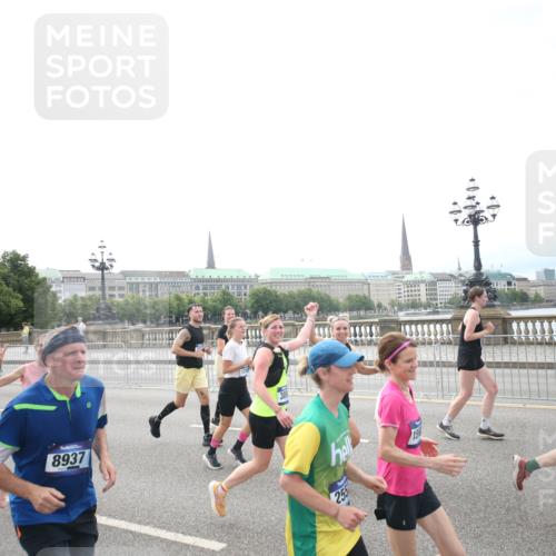 29.06.2025 - hella hamburg halbmarathon Jannik Wohlers http://msf.ph/oto/8151897 29.06.2025 10:36:30 Lombardsbrücke 1118, 1253, 1339, 1488, 1490, 1948, 1952, 1954, 2552, 2588, 3165, 3873, 3895, 4084, 4618, 4762, 4996, 5224, 5538, 5640, 5786, 5789, 6156, 6359, 7202, 7773, 8007, 8315, 8499, 8758, 8936, 8937, 9295, 9500, 9694, 9701, 10123, 10487, 10862, 11672, 11831, 11843, 11912, 12087, 12184, 12218, 12302, 12532, 12605, 12770, 12775, 13106, 13165, 13657, 13704, 13902, 14695, 15106, 15353, 15588, 15907, 15972, 15992, 16304, 16309, 16885, 17018, 17115, 17349, 17504, 17591, 18482 meine-sportfotos.de