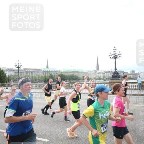 29.06.2025 - hella hamburg halbmarathon Jannik Wohlers http://msf.ph/oto/8151907 29.06.2025 10:36:31 Lombardsbrücke 1118, 1253, 1339, 1488, 1490, 1948, 1952, 1954, 2552, 3165, 3873, 3895, 4618, 4762, 4996, 5224, 5538, 5640, 5786, 5789, 6156, 6359, 6804, 7202, 7773, 8007, 8315, 8499, 8758, 8936, 8937, 9295, 9694, 9701, 10123, 10487, 10862, 10931, 11672, 11831, 11843, 11912, 12087, 12184, 12218, 12302, 12532, 12605, 12775, 13106, 13165, 13657, 13695, 14695, 15106, 15353, 15588, 15907, 15972, 15992, 16304, 16309, 16885, 17018, 17115, 17349, 17504, 17591, 18482 meine-sportfotos.de