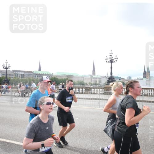 29.06.2025 - hella hamburg halbmarathon Jannik Wohlers http://msf.ph/oto/8151912 29.06.2025 10:37:13 Lombardsbrücke 1475, 2199, 2640, 2853, 3230, 3633, 5171, 5186, 5522, 5790, 5875, 6243, 6821, 6955, 7124, 7321, 7350, 7544, 7777, 9247, 9524, 9895, 10476, 10506, 10798, 10919, 11183, 11801, 11882, 11888, 12123, 12242, 12254, 12472, 12762, 12824, 14130, 14657, 16032, 16582, 16680, 16706, 16837, 17355, 17793, 17798, 18903 meine-sportfotos.de
