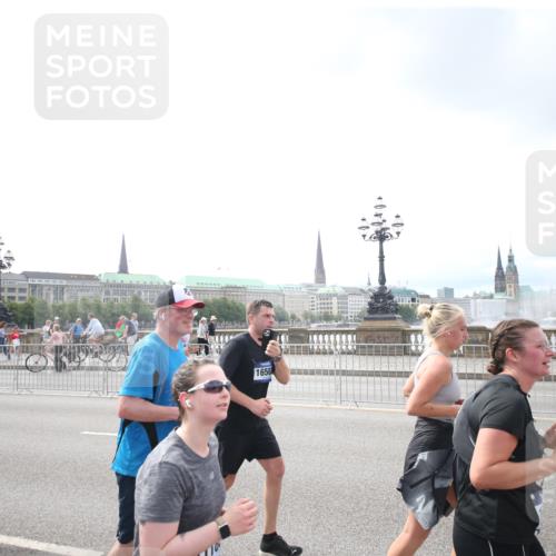 29.06.2025 - hella hamburg halbmarathon Jannik Wohlers http://msf.ph/oto/8151919 29.06.2025 10:37:13 Lombardsbrücke 1475, 2199, 2640, 2853, 3230, 3633, 5171, 5186, 5522, 5790, 5875, 6243, 6821, 6955, 7124, 7321, 7350, 7544, 7777, 9247, 9524, 9895, 10476, 10506, 10798, 10919, 11183, 11801, 11882, 11888, 12123, 12242, 12254, 12472, 12762, 12824, 14130, 14657, 16032, 16582, 16680, 16706, 16837, 17355, 17793, 17798, 18903 meine-sportfotos.de