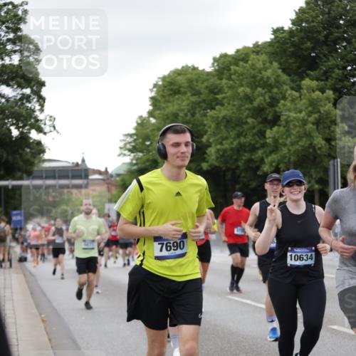 29.06.2025 - hella hamburg halbmarathon Jannik Wohlers http://msf.ph/oto/8151952 29.06.2025 10:51:57 Lombardsbrücke 2528, 3645, 4273, 4436, 4815, 5262, 6386, 6403, 6404, 6406, 6671, 6985, 7690, 7691, 7735, 7812, 8194, 8196, 9103, 9368, 9731, 10080, 10296, 10342, 10634, 10884, 11084, 11126, 11127, 11297, 11736, 11899, 11974, 12089, 12247, 12525, 12546, 12558, 13094, 13207, 13208, 13538, 13677, 14215, 14235, 14893, 15205, 16262, 16492, 16752, 16973, 17326, 17327, 18115, 18221, 18633, 18668, 18756, 18817 meine-sportfotos.de