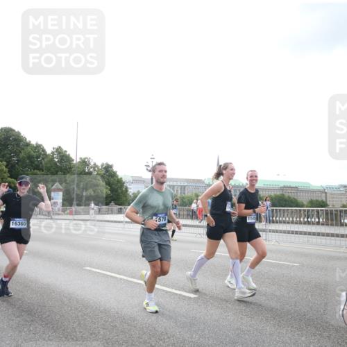 29.06.2025 - hella hamburg halbmarathon Jannik Wohlers http://msf.ph/oto/8151957 29.06.2025 10:37:34 Lombardsbrücke 1578, 1799, 1901, 1985, 2786, 3246, 3880, 4921, 5139, 5713, 6199, 6362, 6697, 7118, 7244, 7321, 7629, 7696, 8198, 8199, 8539, 8985, 9247, 9288, 9350, 9391, 10025, 10159, 10836, 11087, 11152, 11164, 11421, 11456, 11457, 11479, 11543, 11882, 12997, 13103, 13650, 14018, 15002, 15329, 15418, 15511, 15562, 15762, 16211, 16220, 16360, 17389, 18317, 18319, 18572, 18592, 18937 meine-sportfotos.de