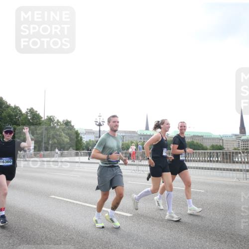 29.06.2025 - hella hamburg halbmarathon Jannik Wohlers http://msf.ph/oto/8151962 29.06.2025 10:37:34 Lombardsbrücke 1578, 1799, 1901, 1985, 2786, 3246, 3880, 4921, 5139, 5713, 6199, 6362, 6697, 7118, 7244, 7321, 7629, 7696, 8198, 8199, 8539, 8985, 9247, 9288, 9350, 9391, 10025, 10159, 10836, 11087, 11152, 11164, 11421, 11456, 11457, 11479, 11543, 11882, 12997, 13103, 13650, 14018, 15002, 15329, 15418, 15511, 15562, 15762, 16211, 16220, 16360, 17389, 18317, 18319, 18572, 18592, 18937 meine-sportfotos.de