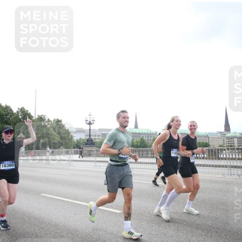 29.06.2025 - hella hamburg halbmarathon Jannik Wohlers http://msf.ph/oto/8151972 29.06.2025 10:37:34 Lombardsbrücke 1578, 1799, 1901, 1985, 2786, 3246, 3880, 4921, 5139, 5713, 6199, 6362, 6697, 7118, 7244, 7321, 7629, 7696, 8198, 8199, 8539, 8985, 9247, 9288, 9350, 9391, 10025, 10159, 10836, 11087, 11152, 11164, 11421, 11456, 11457, 11479, 11543, 11882, 12997, 13103, 13650, 14018, 15002, 15329, 15418, 15511, 15562, 15762, 16211, 16220, 16360, 17389, 18317, 18319, 18572, 18592, 18937 meine-sportfotos.de
