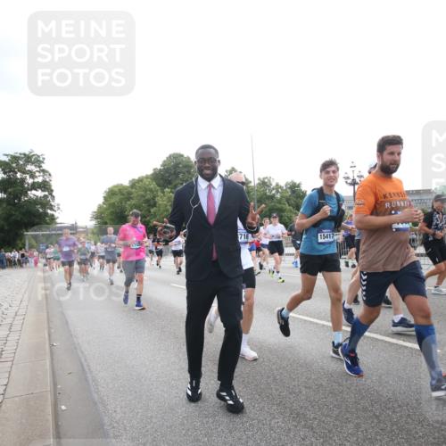 29.06.2025 - hella hamburg halbmarathon Jannik Wohlers http://msf.ph/oto/8151982 29.06.2025 10:37:52 Lombardsbrücke 1196, 1394, 1457, 1596, 1742, 1791, 1901, 1966, 2113, 2498, 2786, 3010, 3094, 3095, 3242, 3286, 3338, 3635, 3636, 3716, 3777, 4159, 4414, 4883, 5300, 5713, 5735, 6199, 6200, 6751, 6930, 7118, 7165, 7552, 7868, 7914, 8539, 8615, 8696, 8718, 9350, 9391, 9424, 9699, 10584, 11728, 11812, 12116, 12573, 12675, 12677, 12892, 13103, 13442, 13833, 14016, 14163, 14406, 15101, 15355, 15417, 15562, 16061, 16465, 16658, 16876, 16942, 17053, 18592 meine-sportfotos.de